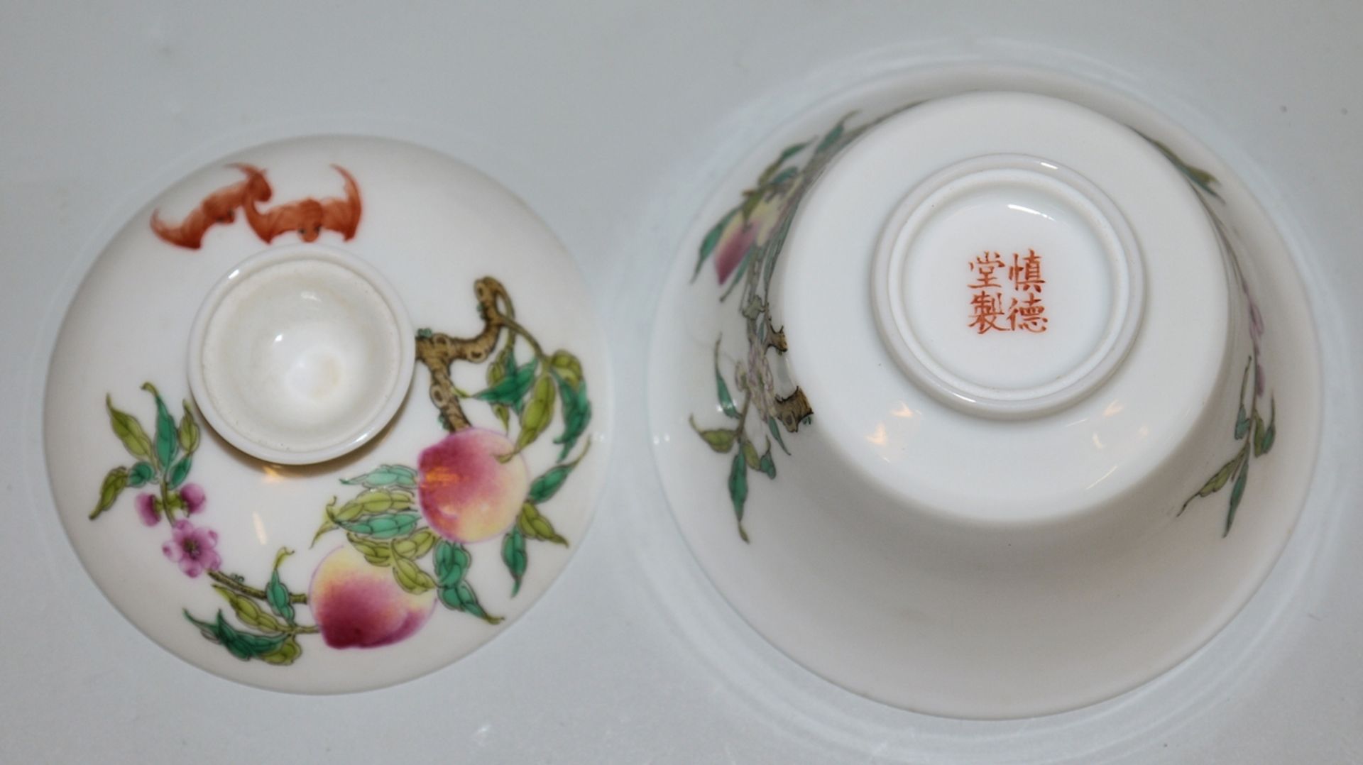 Teeschale mit Shen de Tang Marke, wohl Qing-Zeit, China 19. Jh. - Bild 2 aus 2