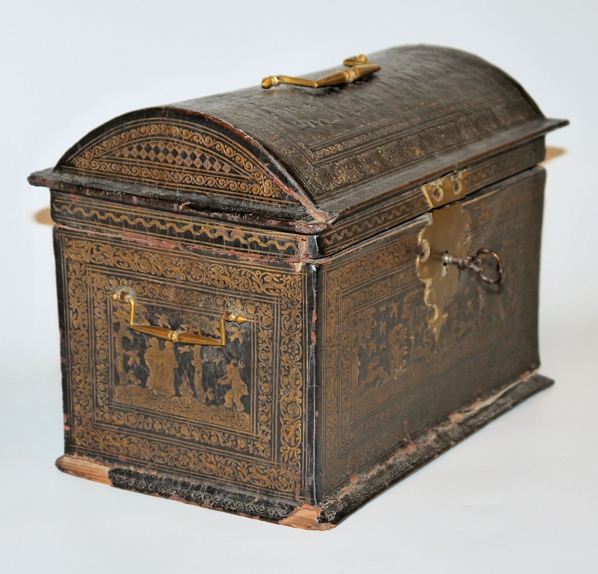 A Flemish leather casket with hunting scenes, probably Antwerp, c. 1600 - Image 4 of 7