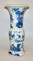 Große chinesische Blauweiß-Vase, Stil Kangxi, Qing-Zeit 19. Jh.