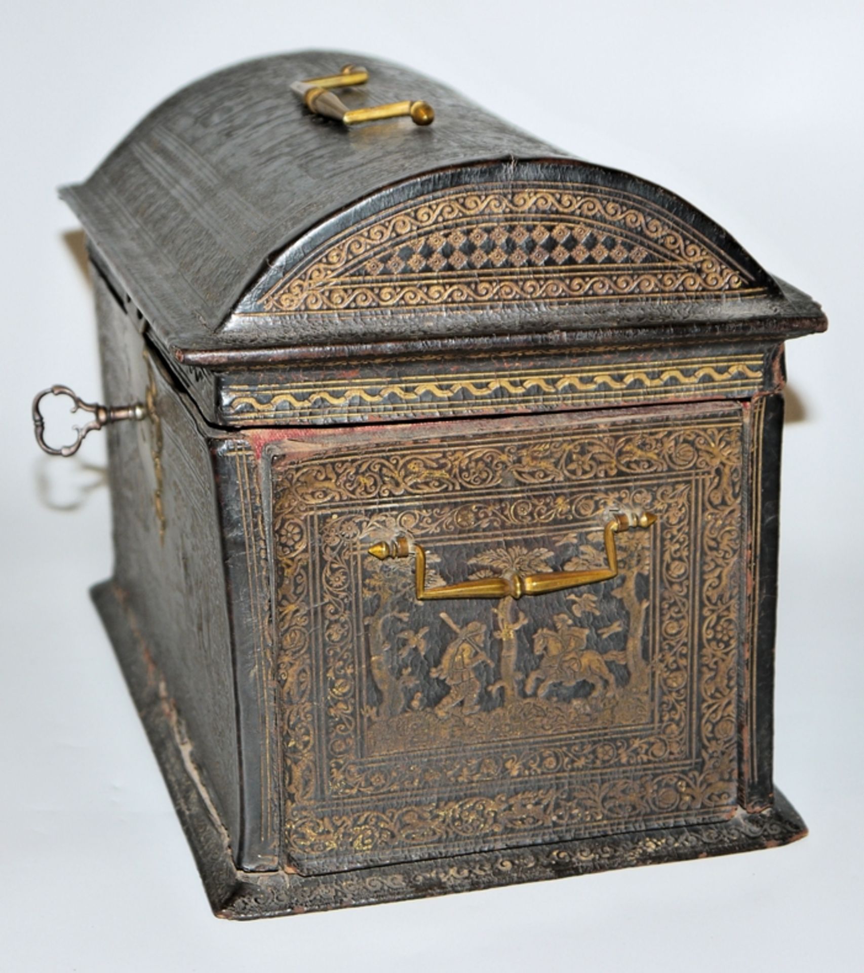 A Flemish leather casket with hunting scenes, probably Antwerp, c. 1600 - Image 3 of 7