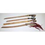 Vier traditionelle indonesische Schwerter aus Timor und Sulawesi 19. Jh.