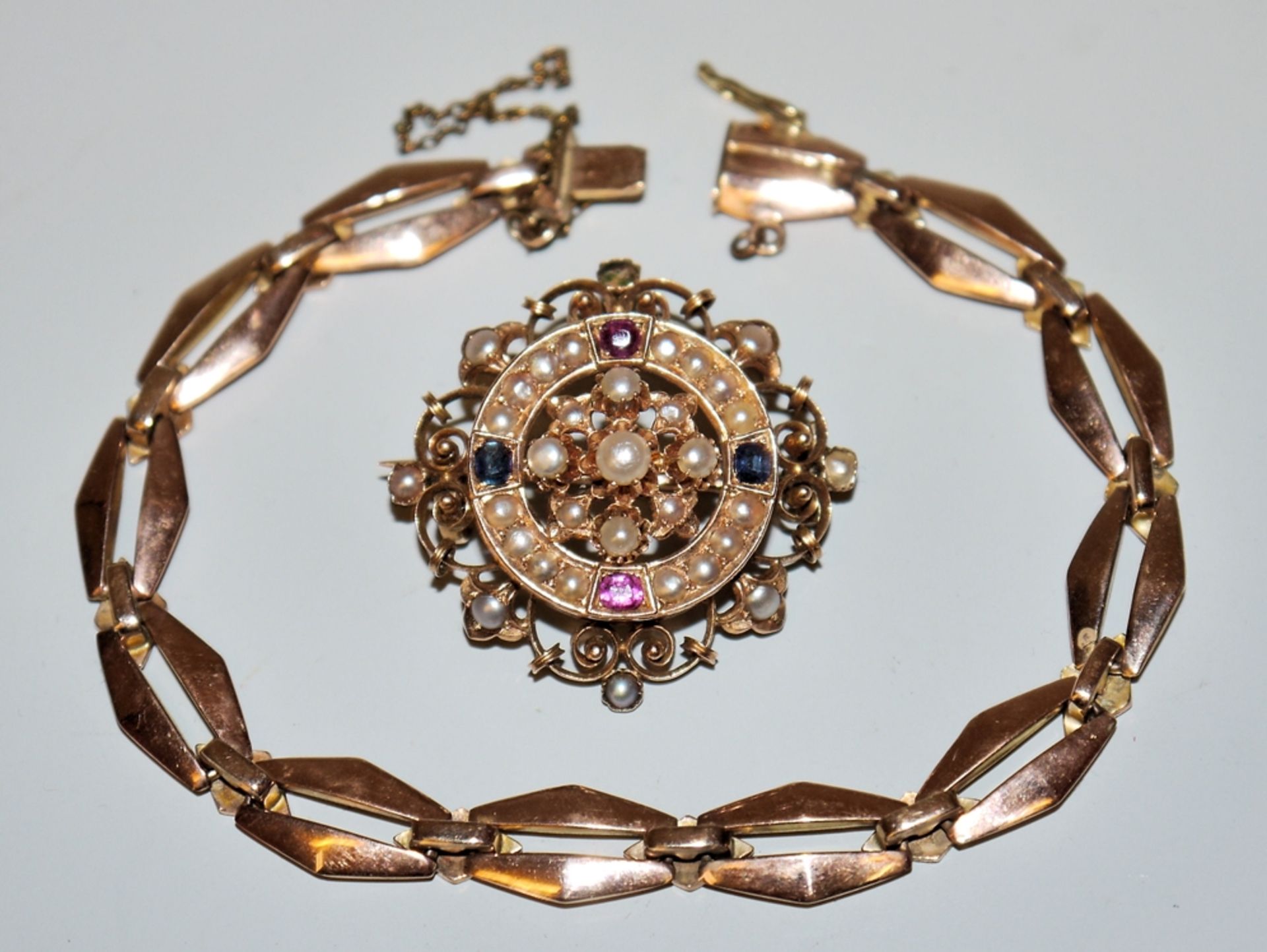 Brooch with South Sea pearls and coloured stones, gold, & bracelet, gold