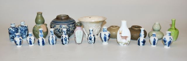 Sammlung chinesische Medizingefäße und Schnupftabakflaschen aus Porzellan, Ming-Zeit bis 20. Jh.