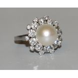 Fine pearl ring with diamonds, gold