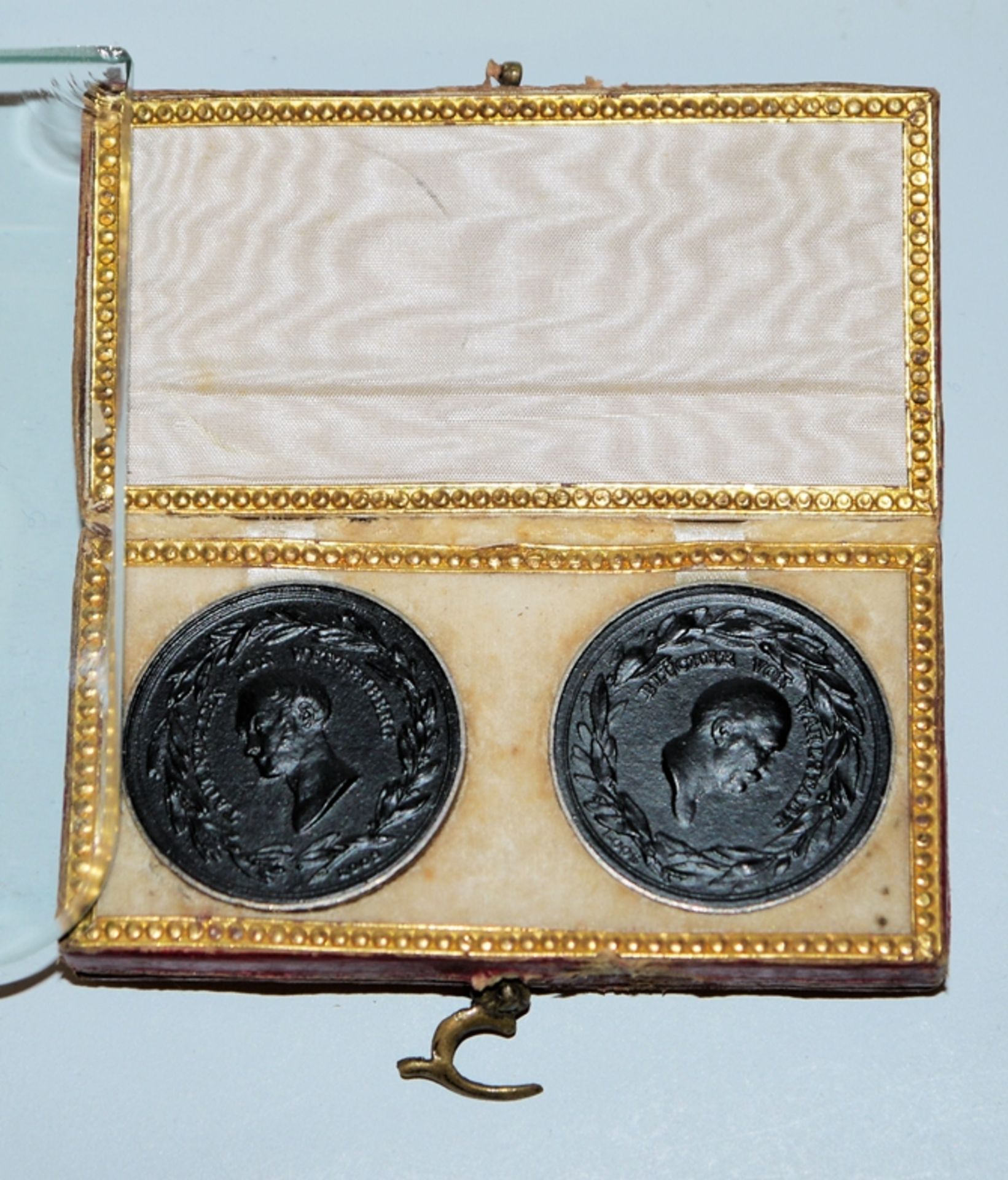 Four medals - Prussian military leaders, Berlin iron, medallist D. F. Loos, 1815, in original case - Image 2 of 3