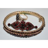 3 x garnet jewellery, circa 1900/20, one gold