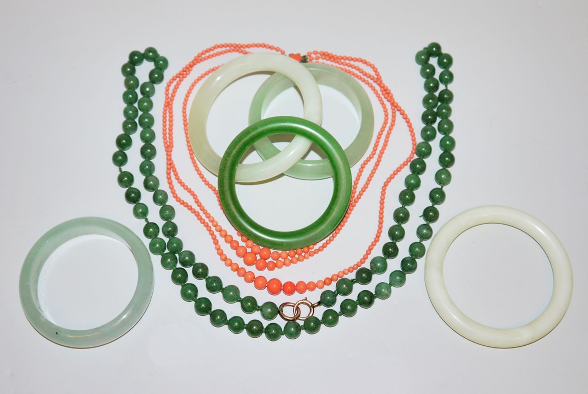 Seven pieces of jade and coral jewellery