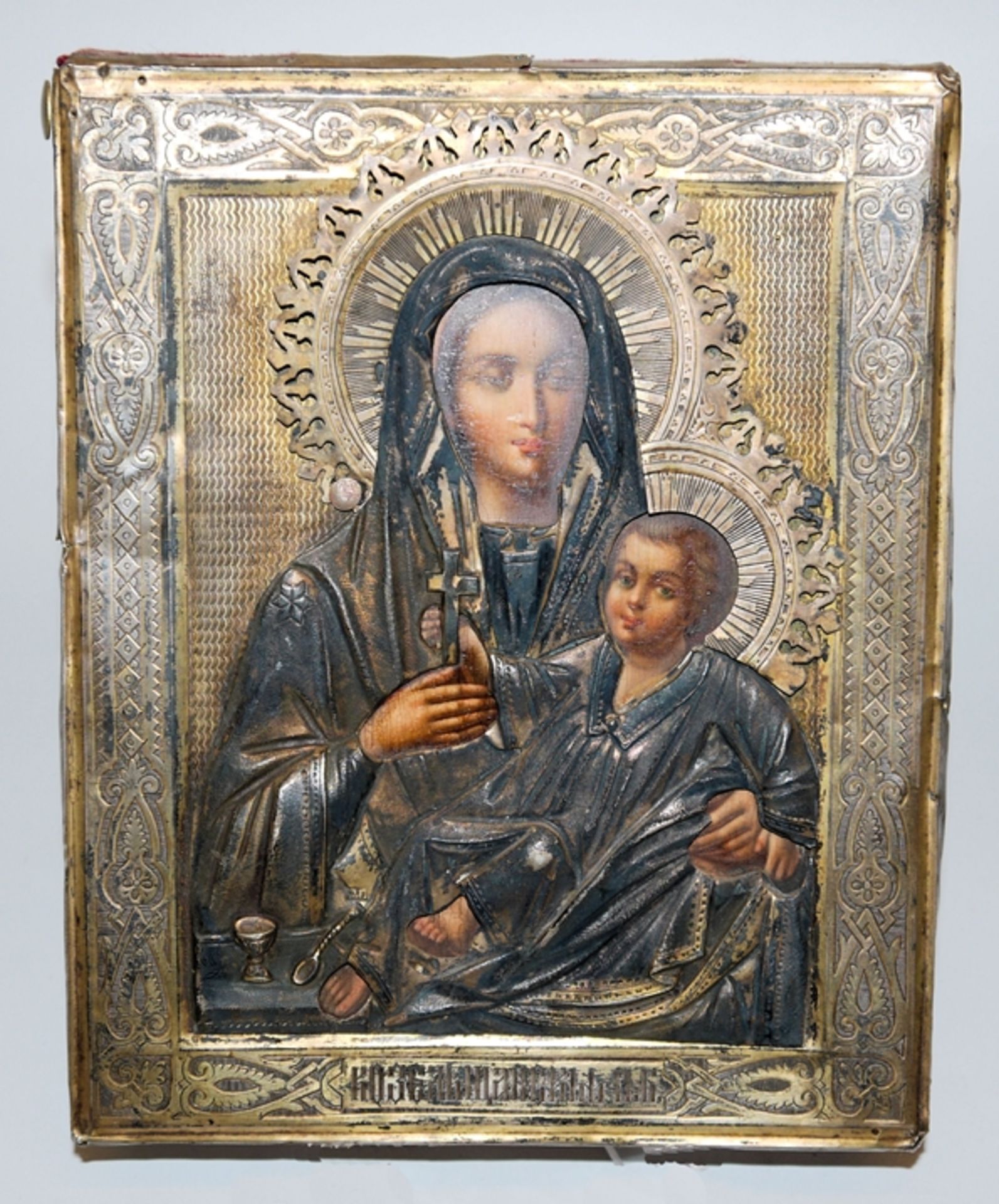 Zwei Ikonen: Hl. Nikolaus, Russland, Mitte 19. Jh. & Gottesmutter mit dem Jesuskind mit Silberoklad - Bild 3 aus 4