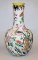 Tianqiuping-Vase mit Phönix in Landschaft, Republik-Zeit, China, Anfang 20. Jh.