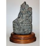 Stele der Göttin Parvati/Mahedevi, Steinskulptur in Art der Pala-Periode aus Bengalen, Indien 20. J