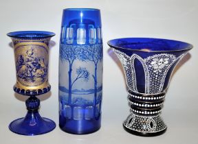 Zwei Glasvasen, Kralik und Parad, Böhmen, um 1900/20 sowie Pokal, Moser für Salviati