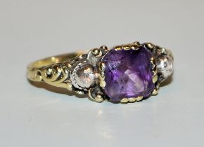 Feiner Ring mit Amethyst und Diamanten, spätes 19. Jh./ um 1900, Gold