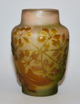 Emile Gallé, kleine Vase mit Doldenblüten, Nancy um 1910