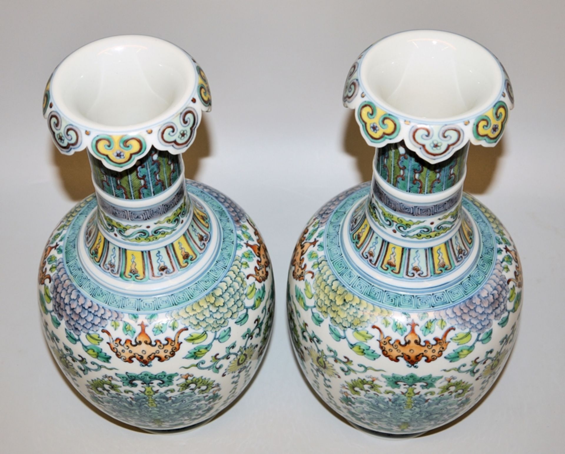 Exquisite pair of doucai vases, probably Republic period, China 20th century  - Image 2 of 3