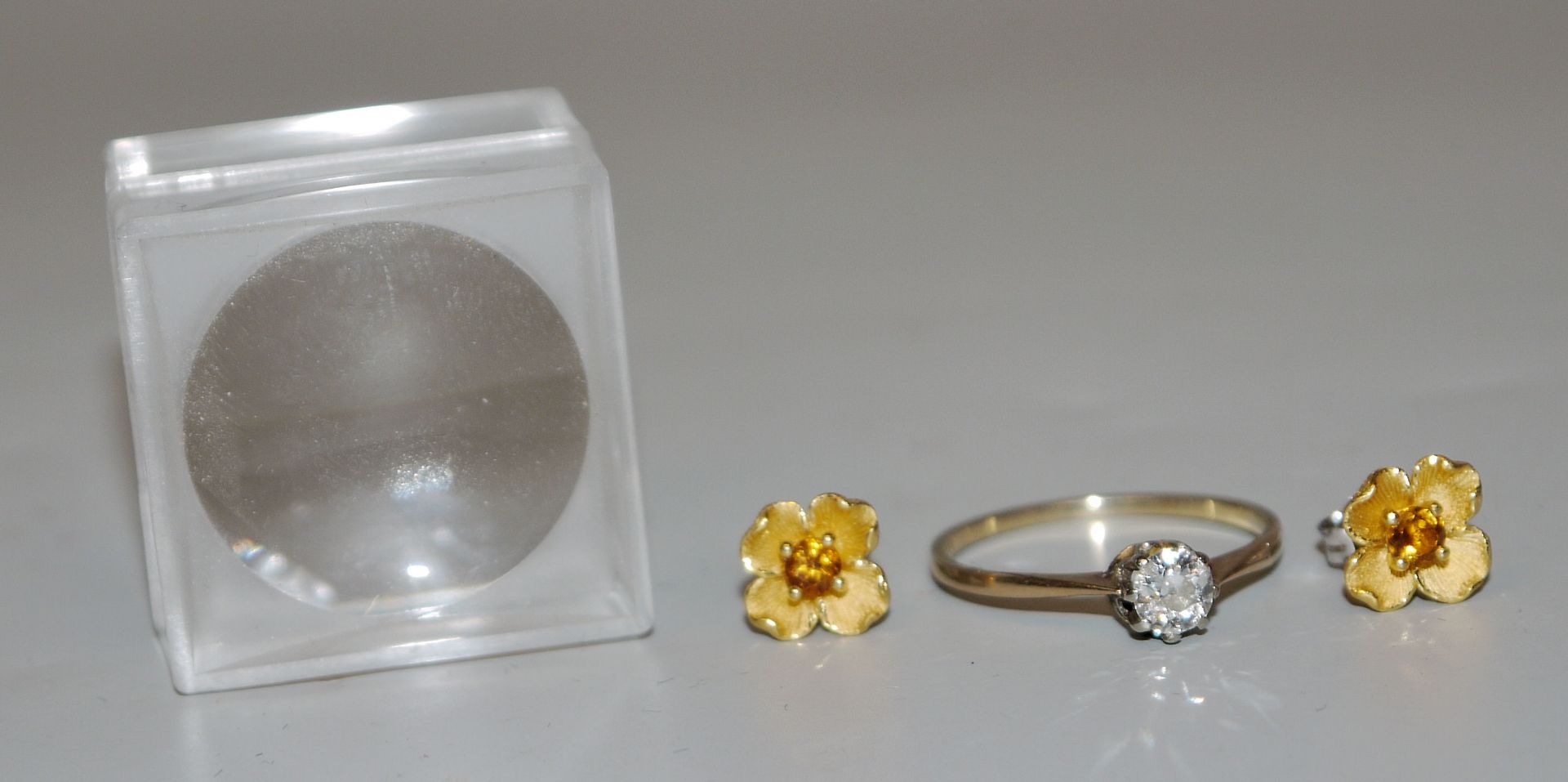 Diamond solitaire, gold circa 1920, pair of loose diamonds & pair of flower stud earrings with citr