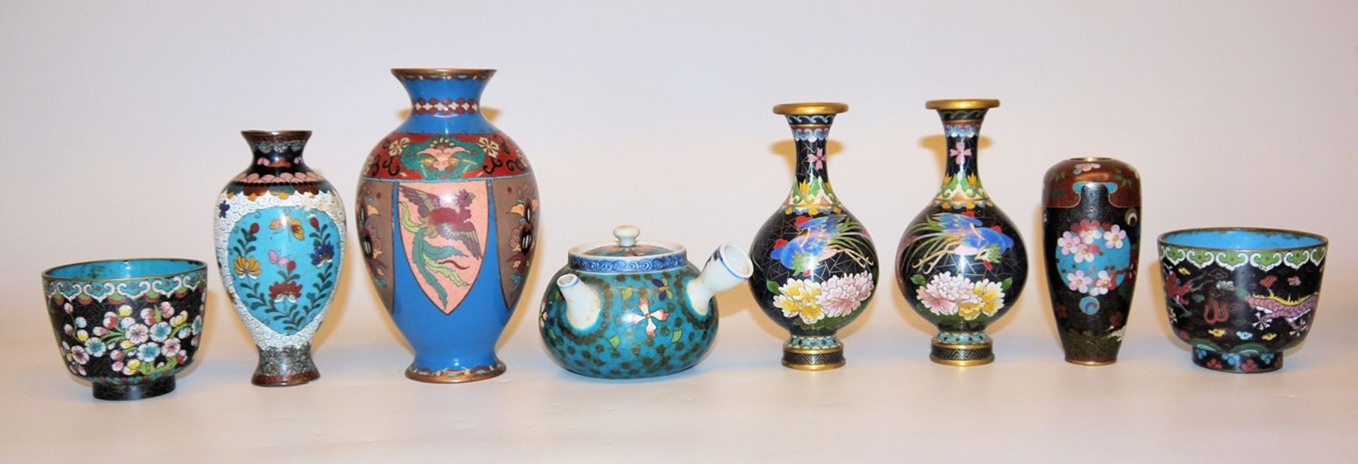 Teapot in "totai shippo" and seven cloisonné vessels from the Japanese Meiji period around 1900