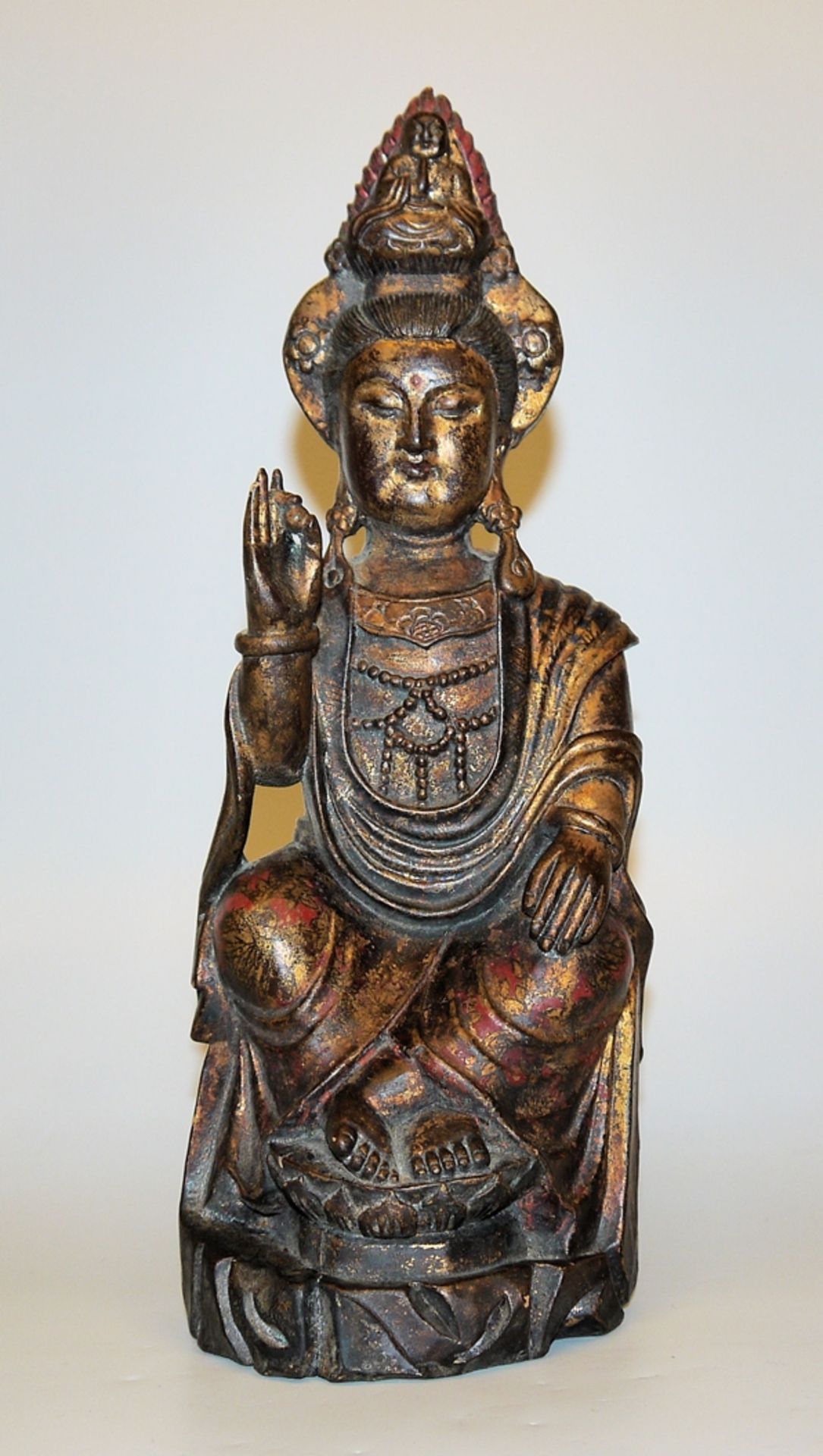 Elegant statue of Guanyin, Qing period, China 18th/19th century