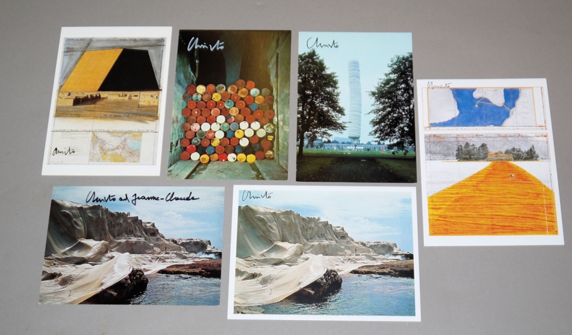 Christo, 6 handsignierte Kunstpostkarten, einmal zusätzlich von Jeanne-Claude signiert