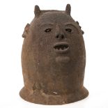 Kopf, Ewe/Fon, Togo. Terrakotta. H. 45,5 cm.