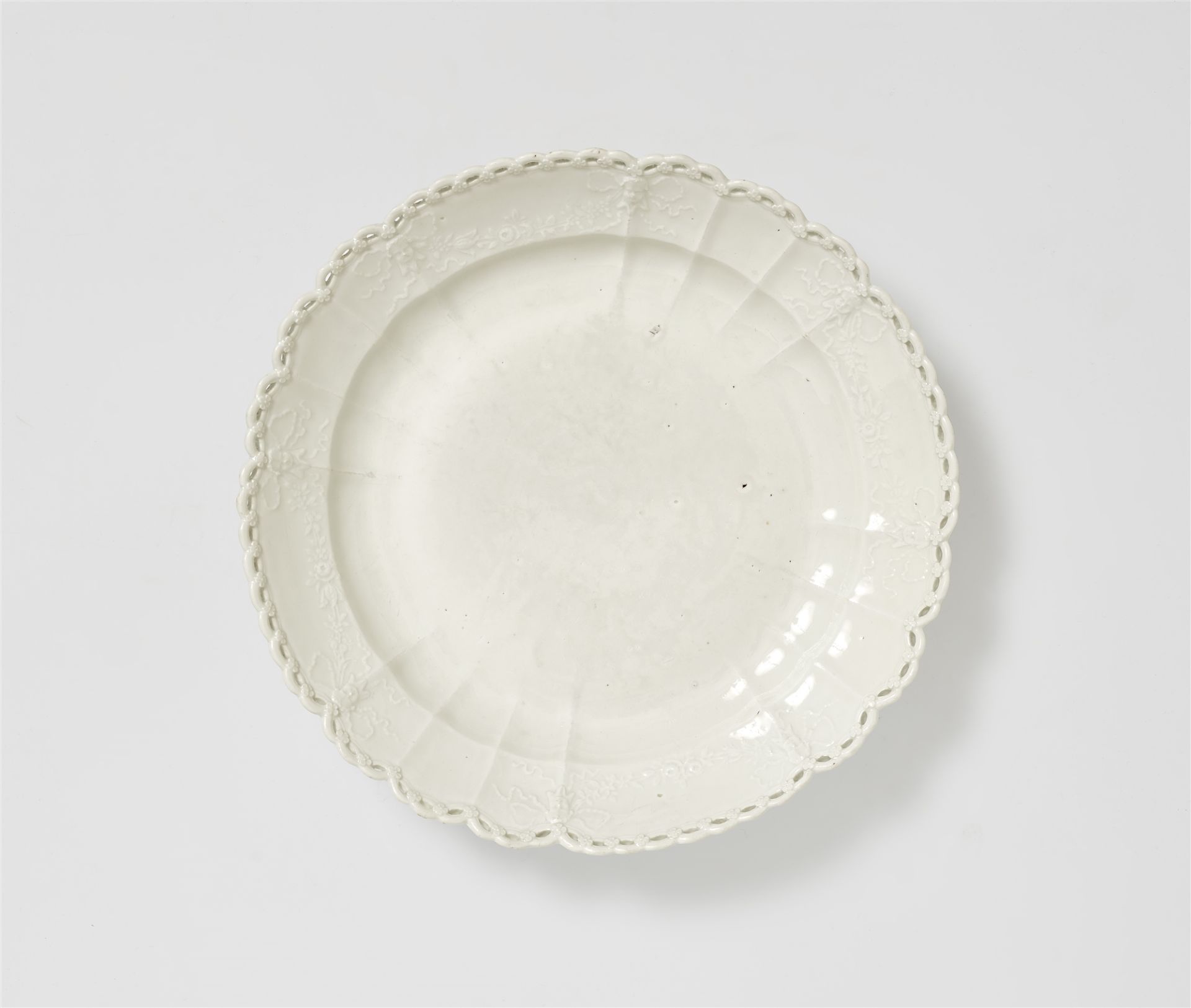 A round white Meissen porcelain dish from the Vestunen service for King Friedrich II