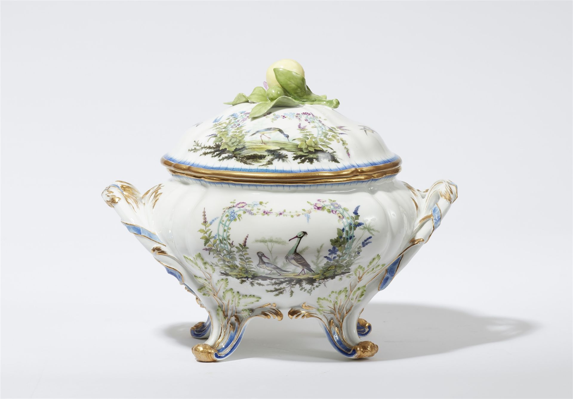 A round Meissen porcelain tureen with birds beneath arbours - Image 2 of 2