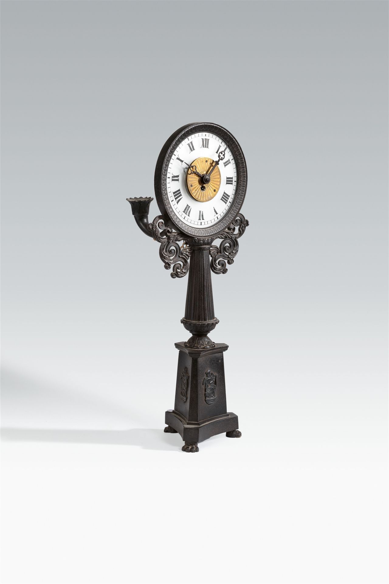 A cast iron night clock "Trespied" - Image 2 of 3