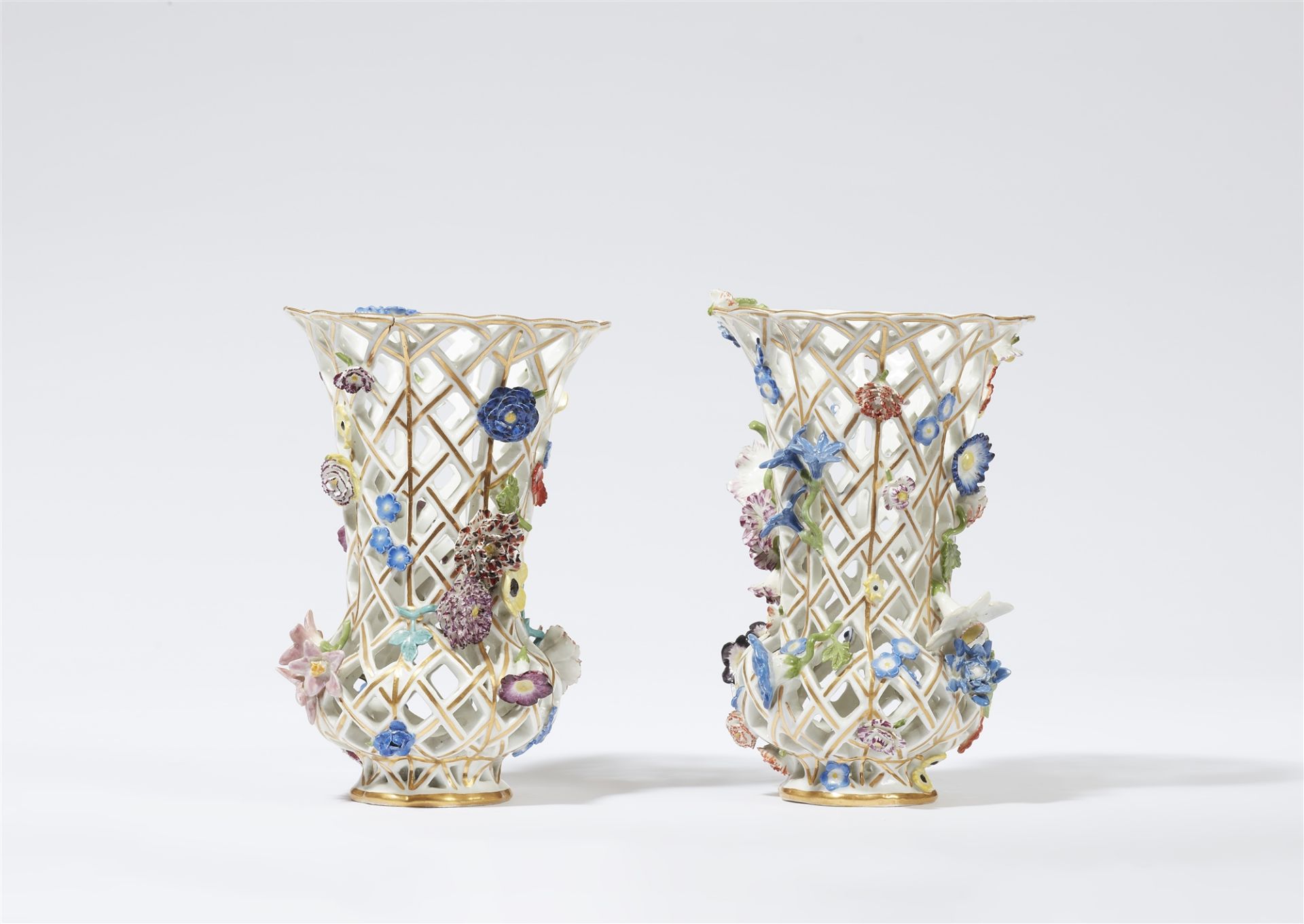 A pair of Meissen porcelain vases with floral appliques - Image 2 of 2
