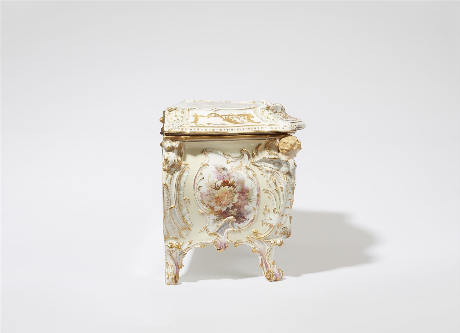 A large and important Berlin KPM porcelain box with 'weichmalerei' decor - Image 2 of 5