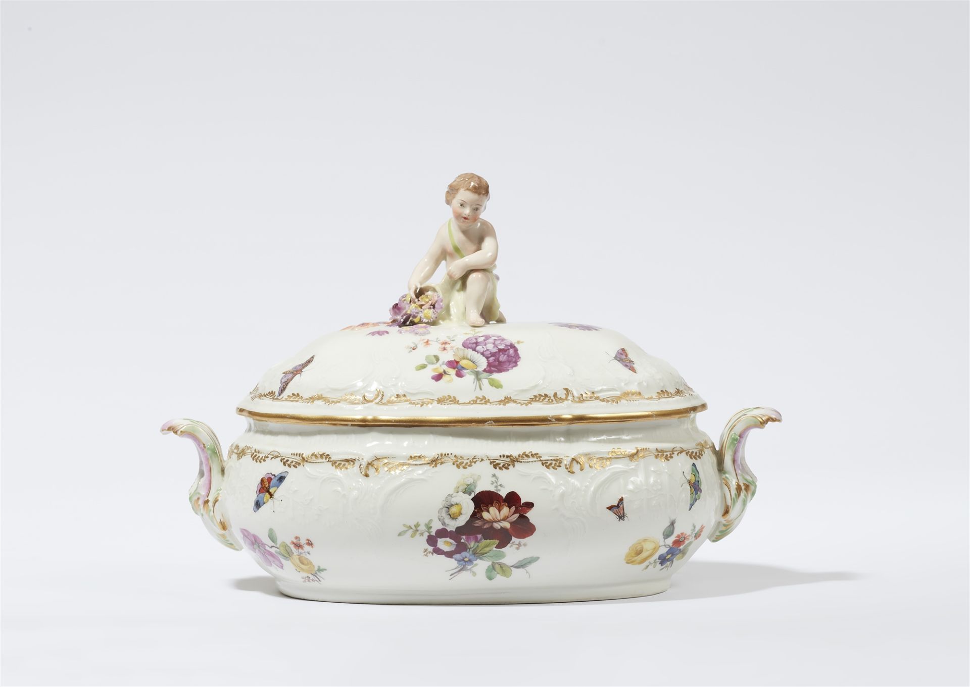 An oval Berlin KPM porcelain tureen and cover from the dinner service for Berlin Palace
