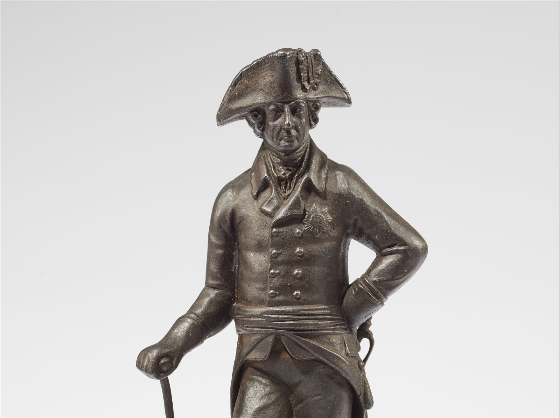 Statuette des Königs Friedrich II. auf Postament - Bild 2 aus 3