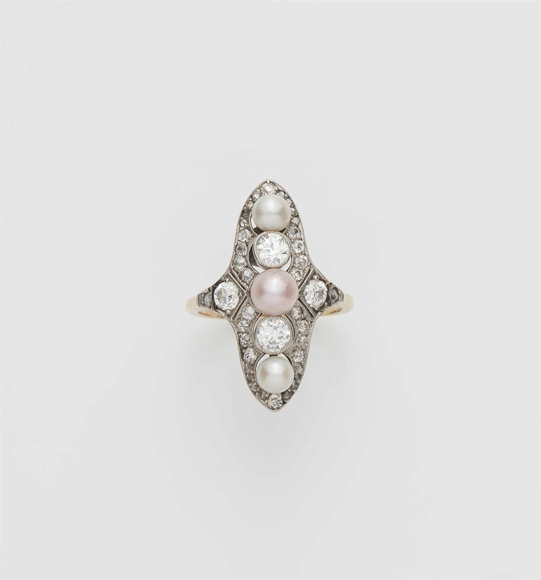 Art Déco- Ring mit Diamanten und Perlen