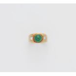 Dreisteine-Ring mit Smaragdcabochon