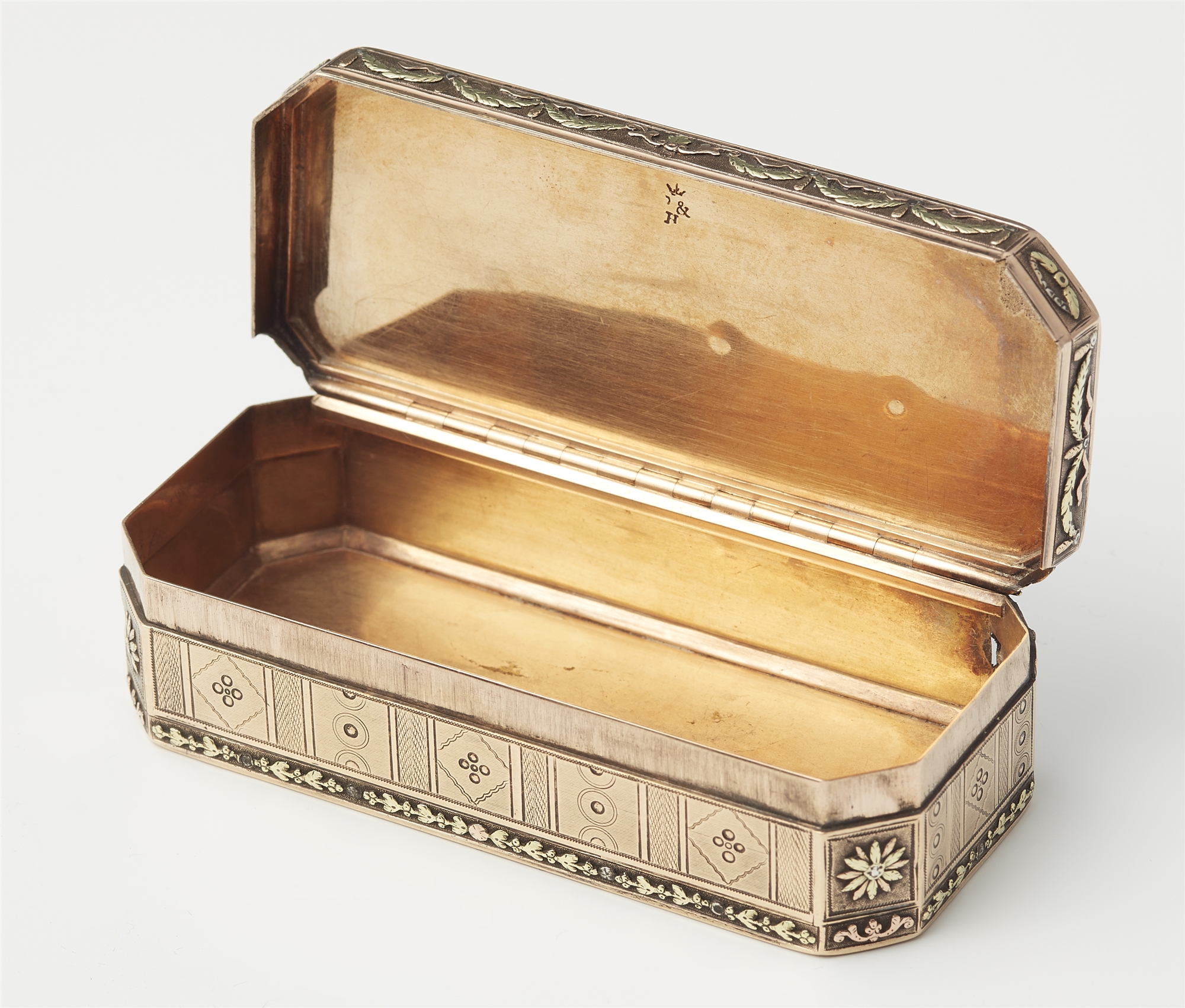 A Swiss 14k three colour gold and guilloché snuff box. - Image 2 of 2