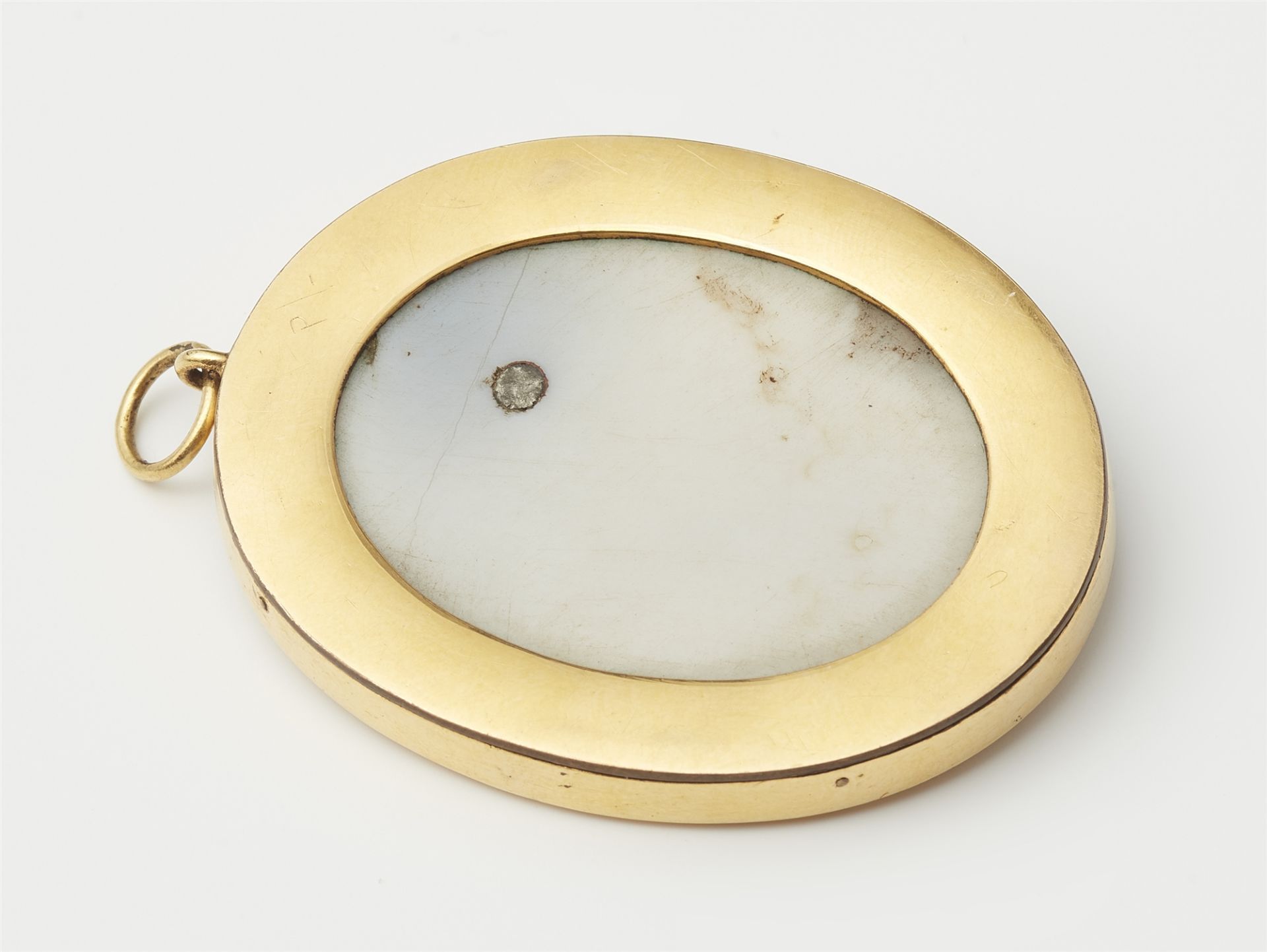 A copper gilt white and banded agate cameo pendant. - Image 2 of 2
