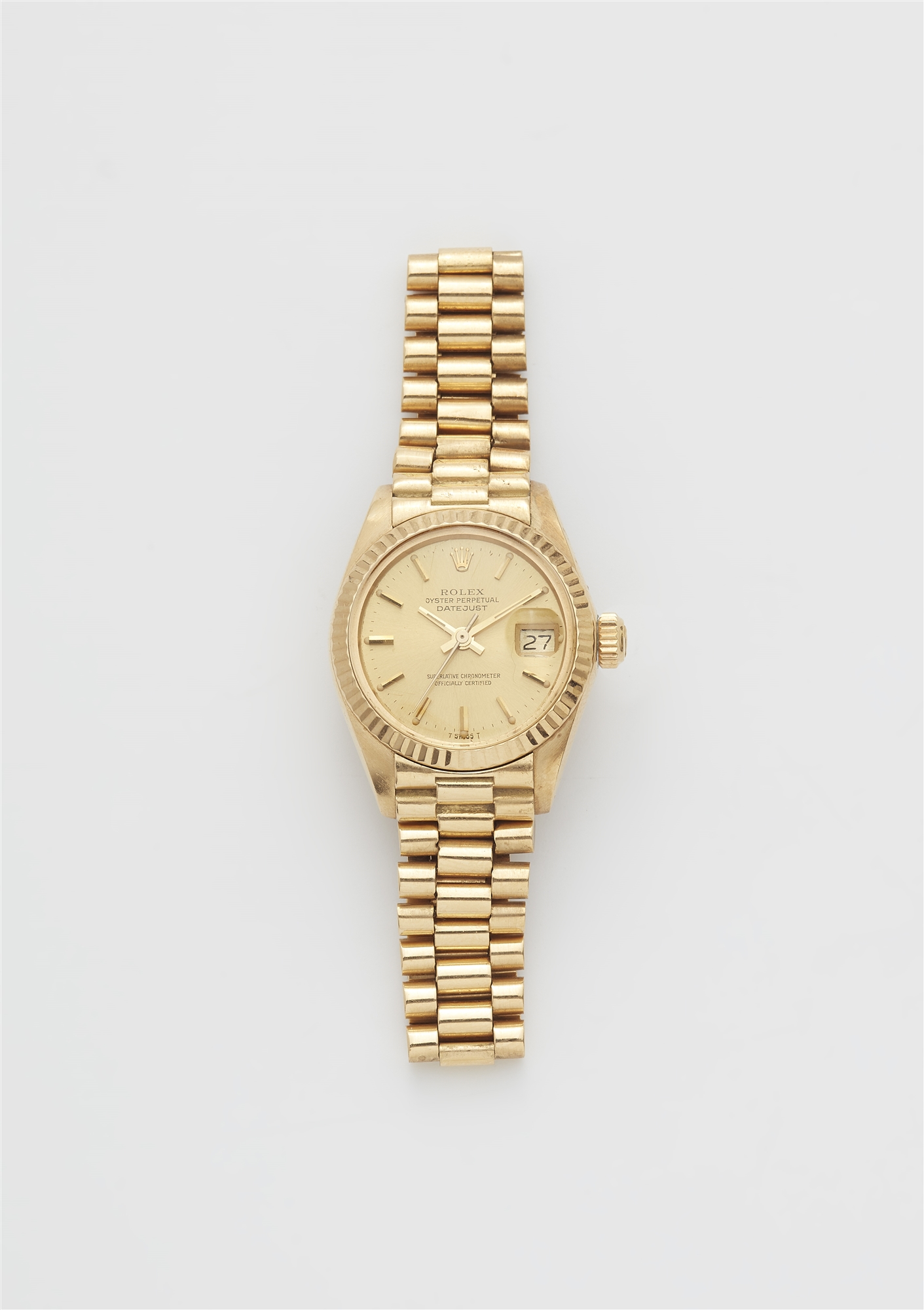 An 18k yellow gold automatic Rolex datejust ladies wristwatch.