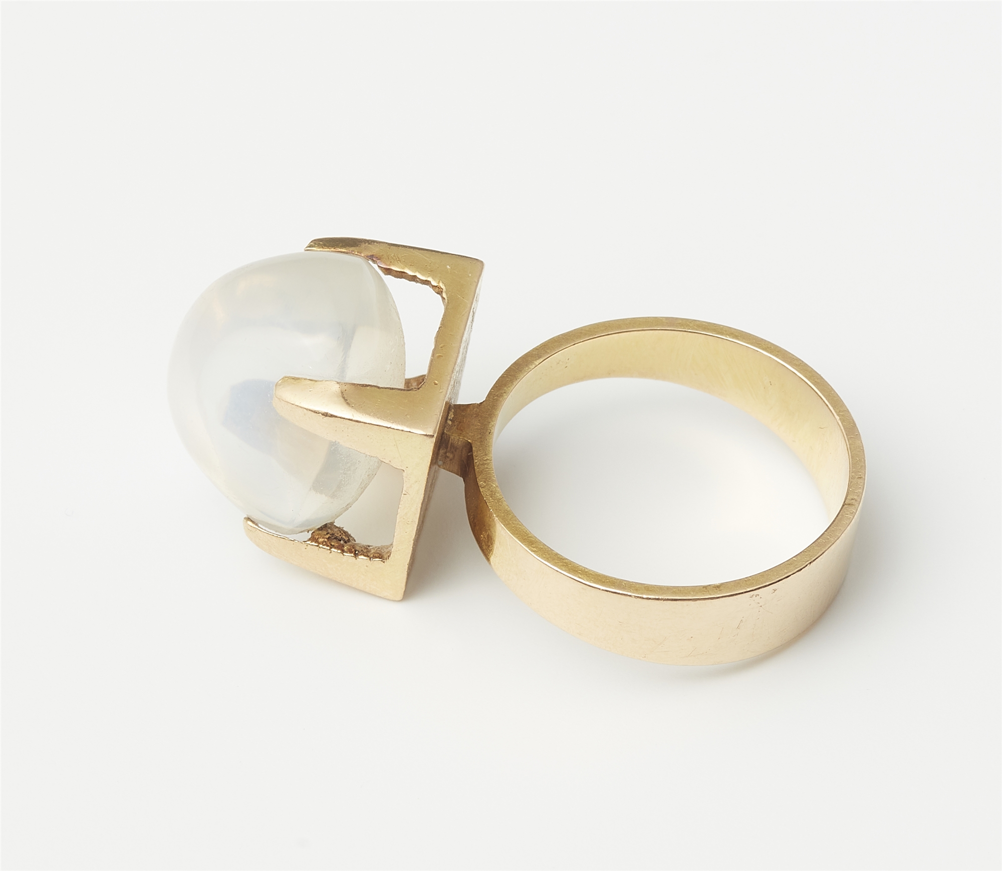 A German 18k gold and sugarloaf-cut moonstone ring. - Image 2 of 2