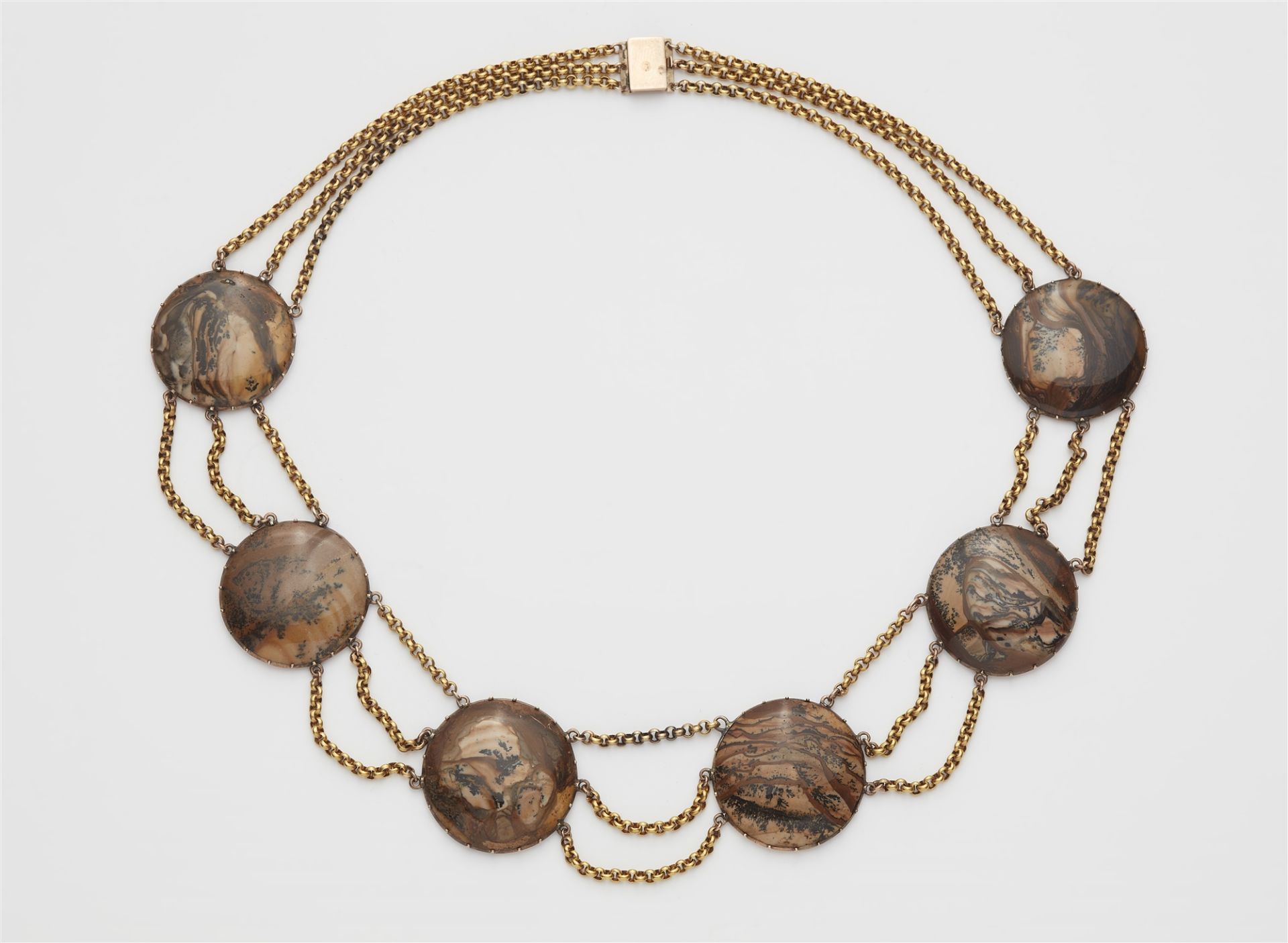 A possibly English 14k gold and landscape agate garland necklace.