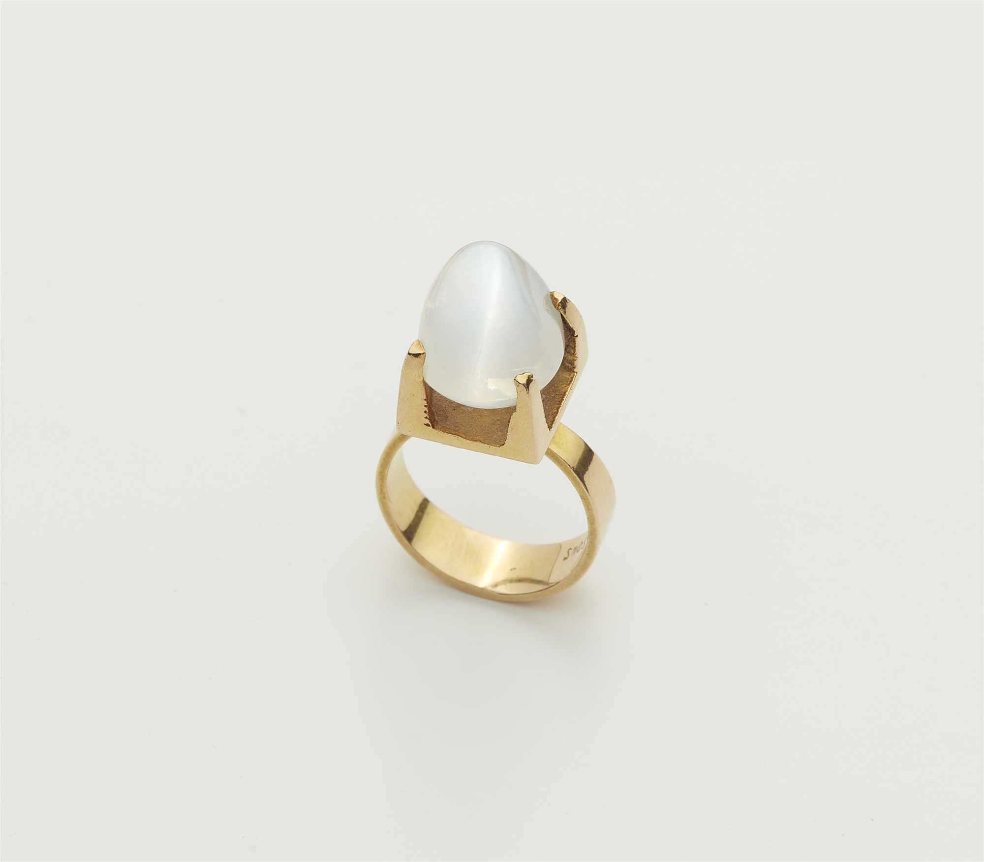 A German 18k gold and sugarloaf-cut moonstone ring.