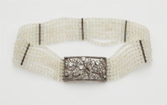 Halsband mit wandelbarer Belle Epoque-Schließe