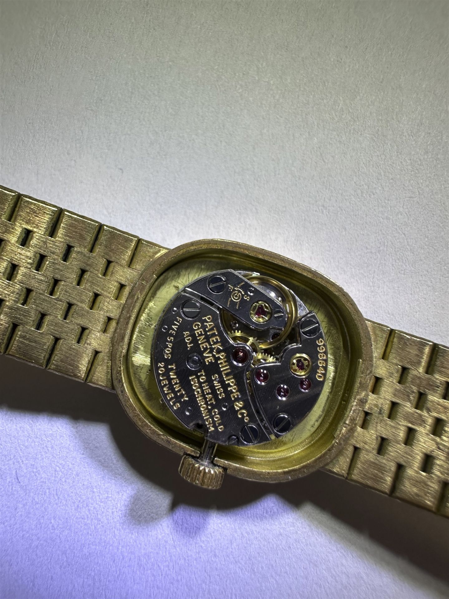 An 18k yellow gold Ellipse Patek Philippe ladies wristwatch. - Image 2 of 4