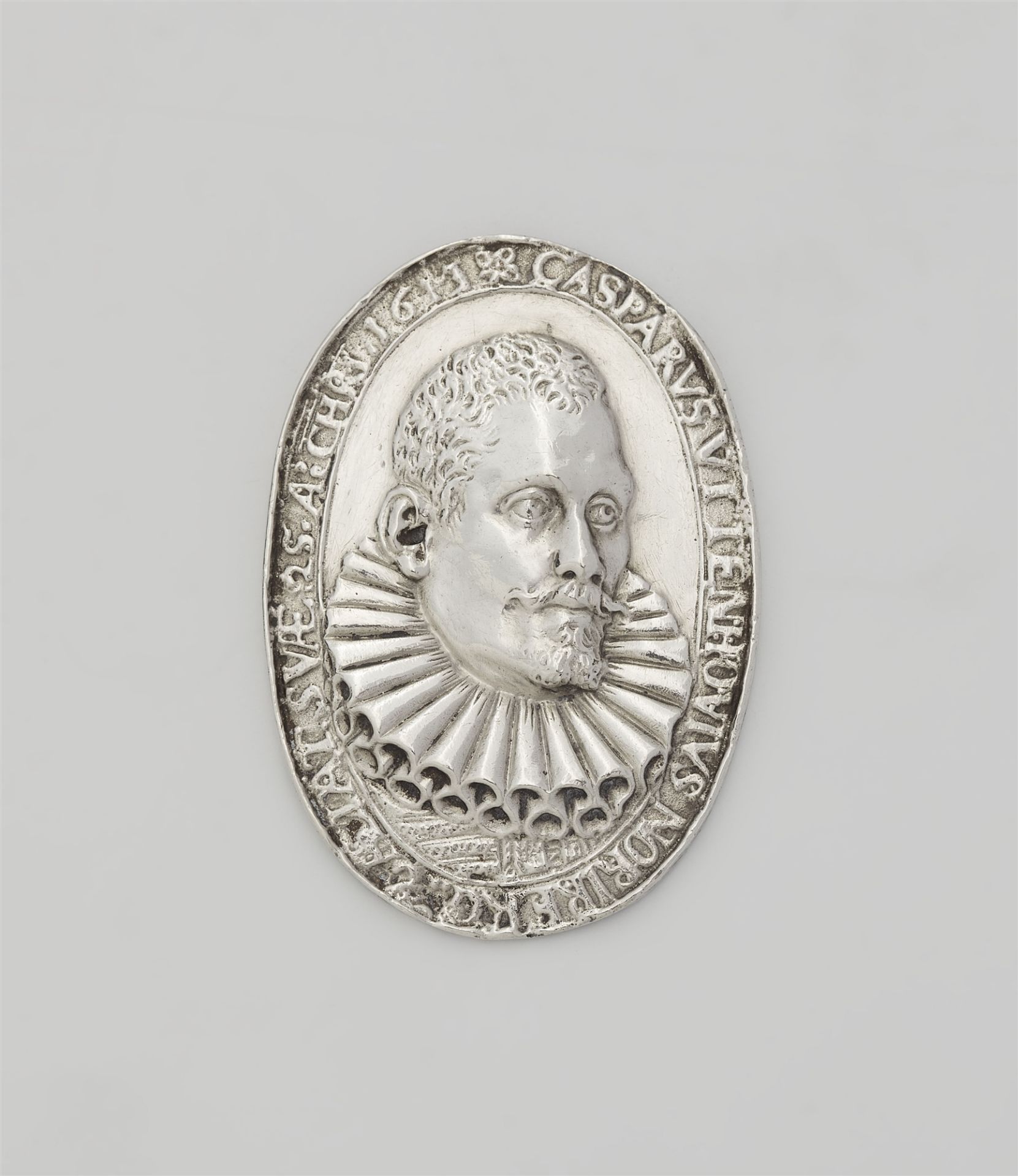 A Nuremberg silver medallion dedicated to Caspar Uttenhofer - Image 2 of 3