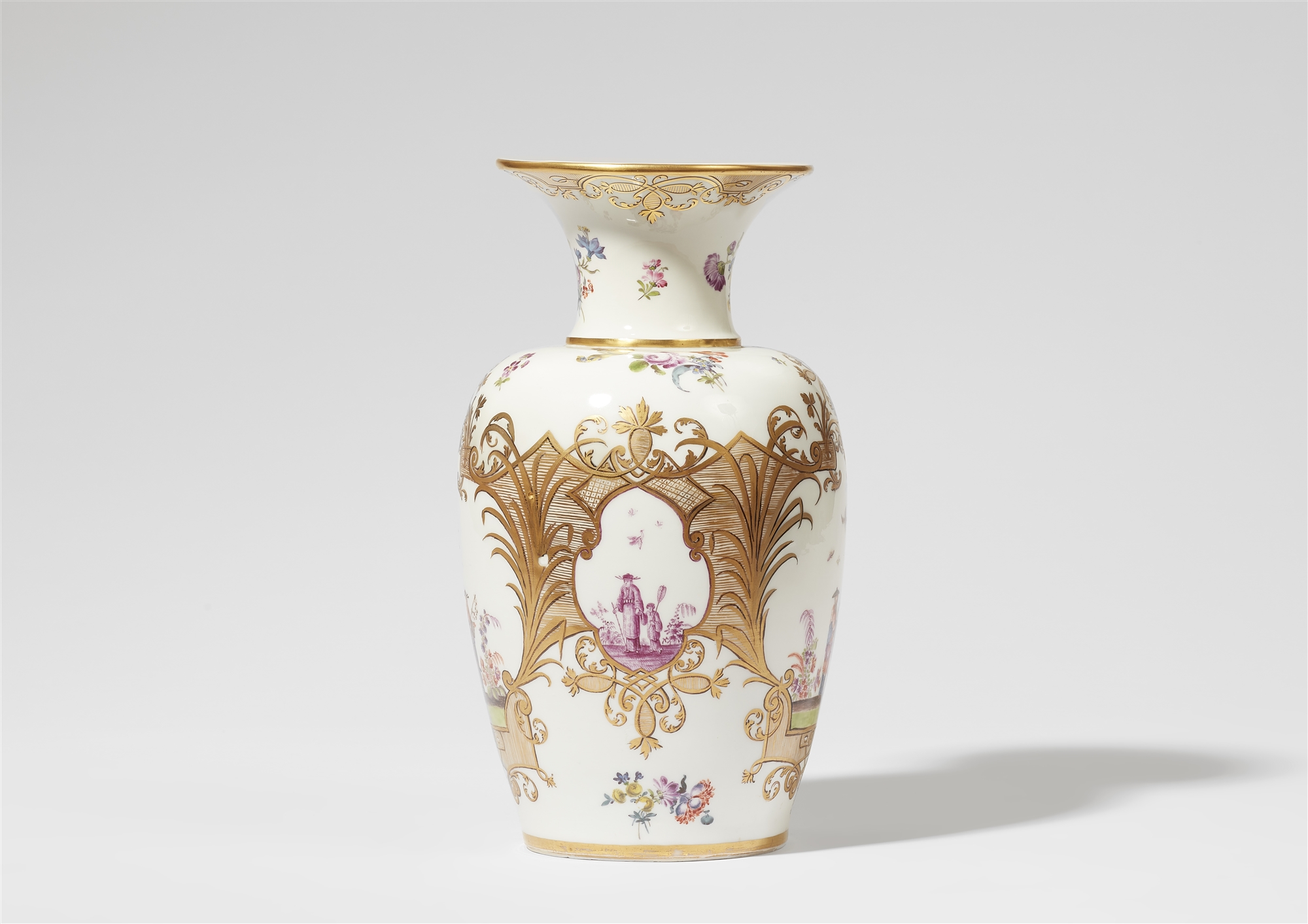 A Meissen porcelain Augustus Rex vase with Hoeroldt Chinoiseries - Image 4 of 5