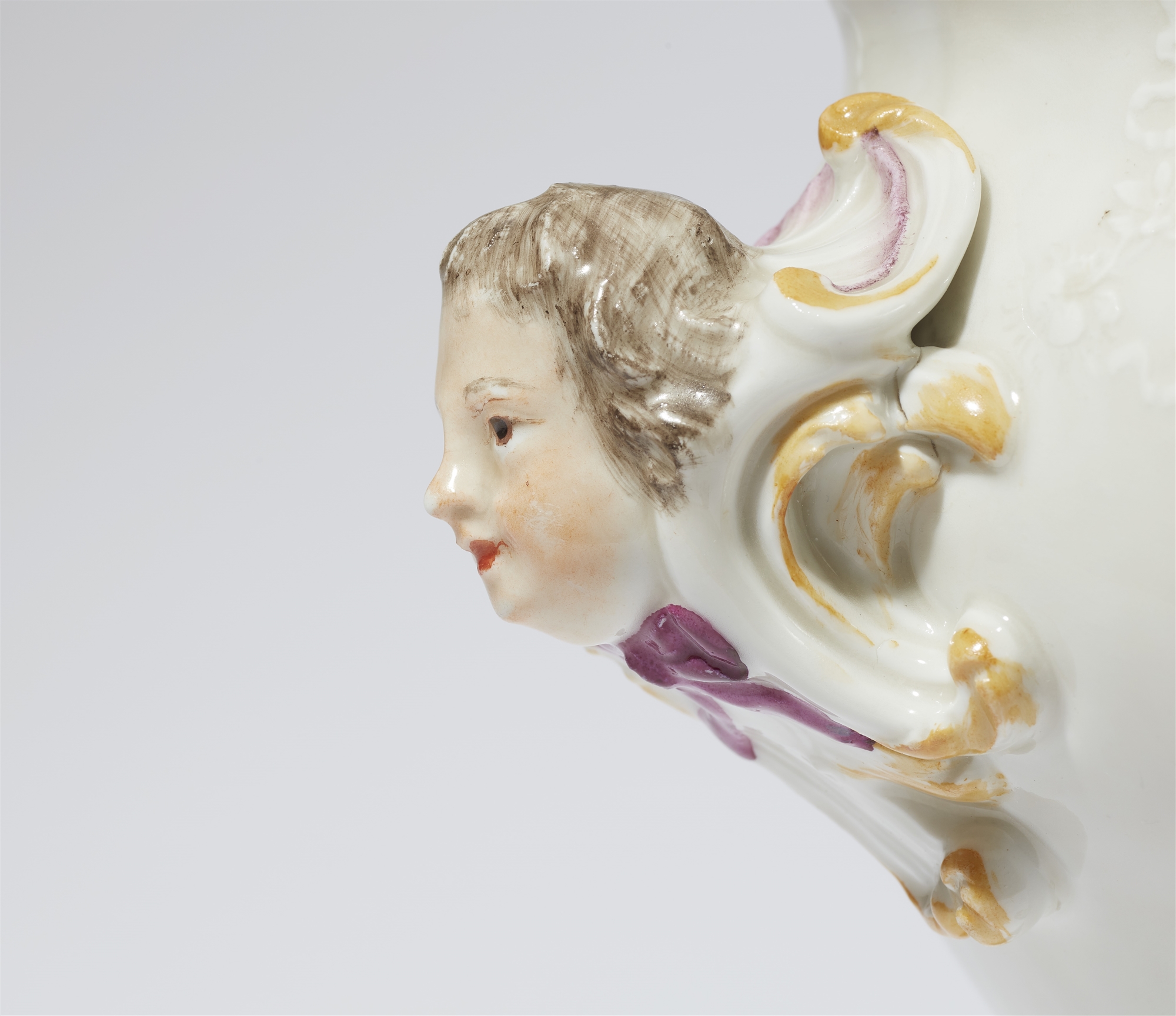 A Meissen porcelain tureen from the "Vestunen" service for King Friedrich II - Image 4 of 4