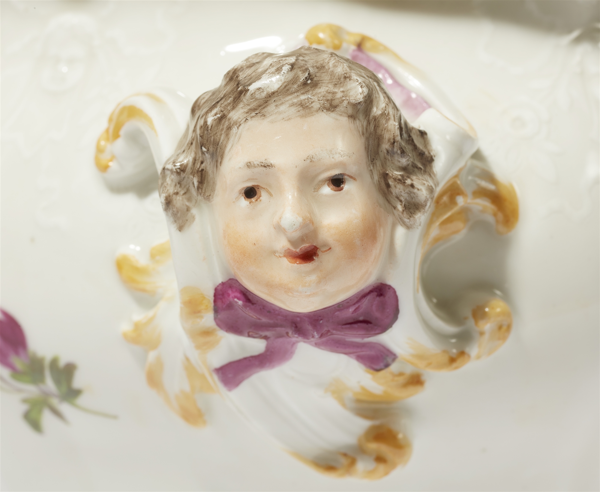 A Meissen porcelain tureen from the "Vestunen" service for King Friedrich II - Image 3 of 4