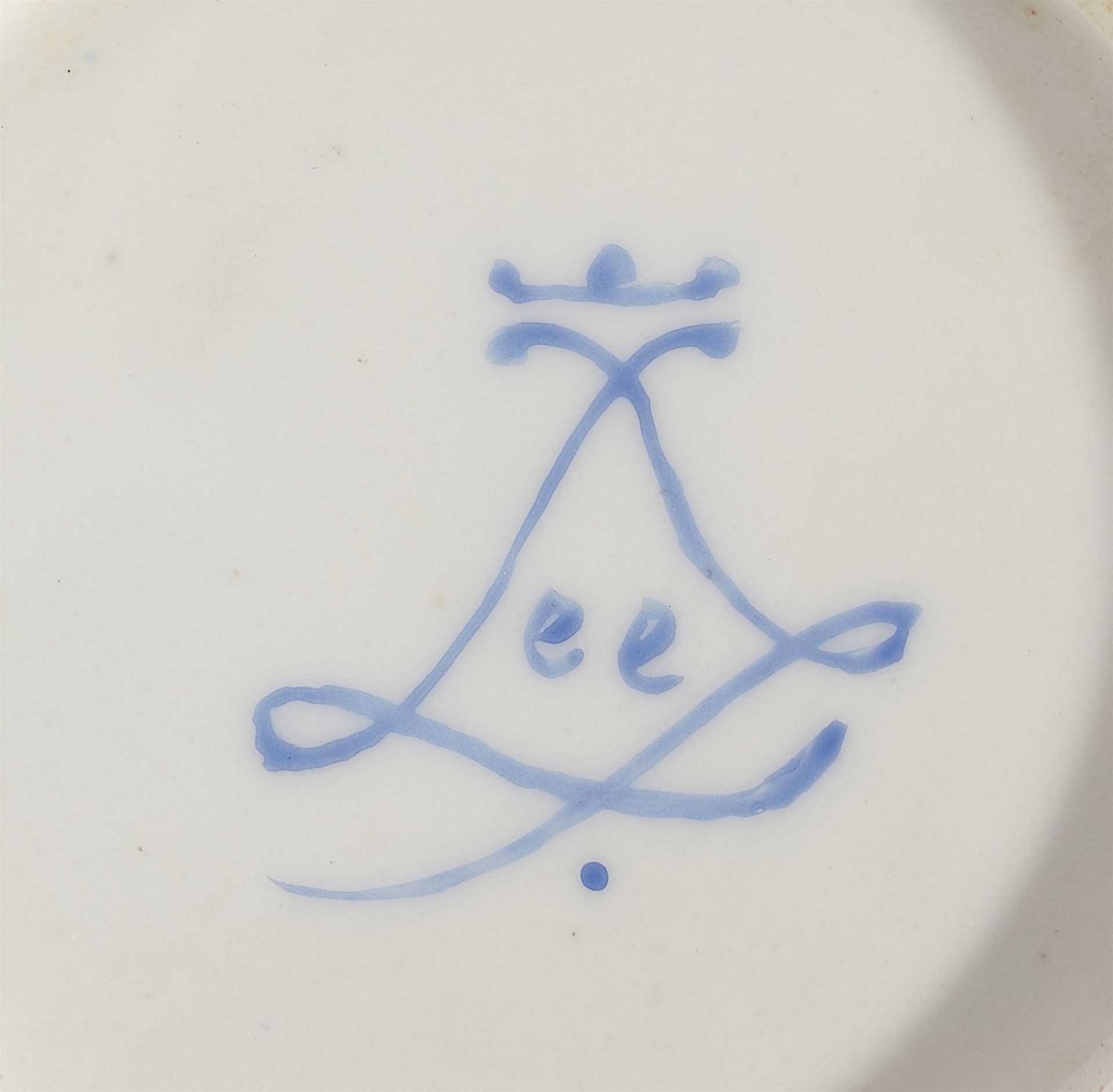 A Sèvres soft porcelain teapot and sugar box with putti - Image 4 of 4