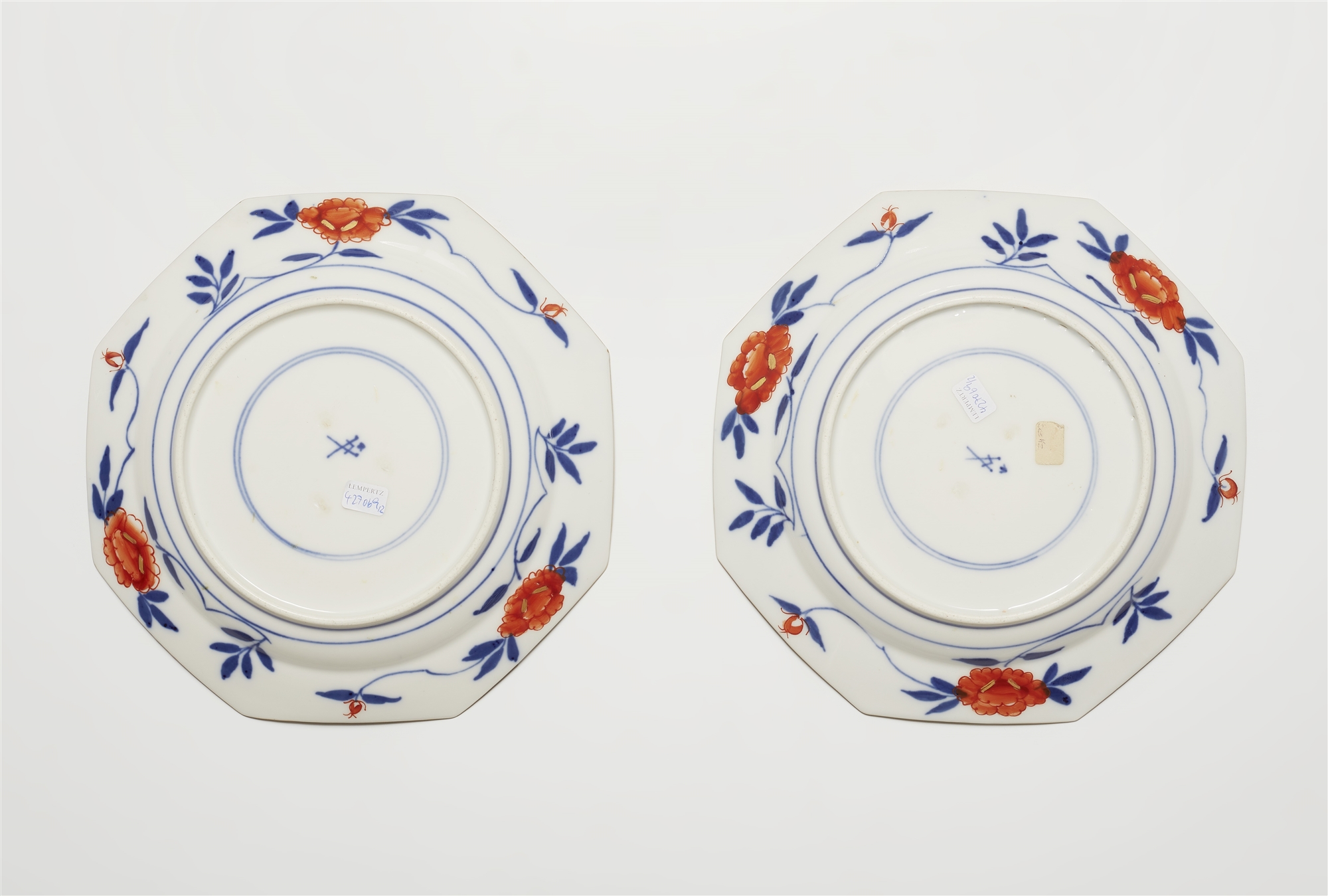 A pair of octagonal Meissen porcelain dishes with brocade motifs - Image 2 of 2