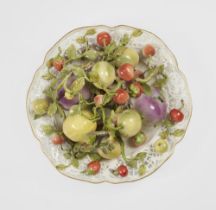 Einzigartiger Dessertteller mit plastischen Früchten