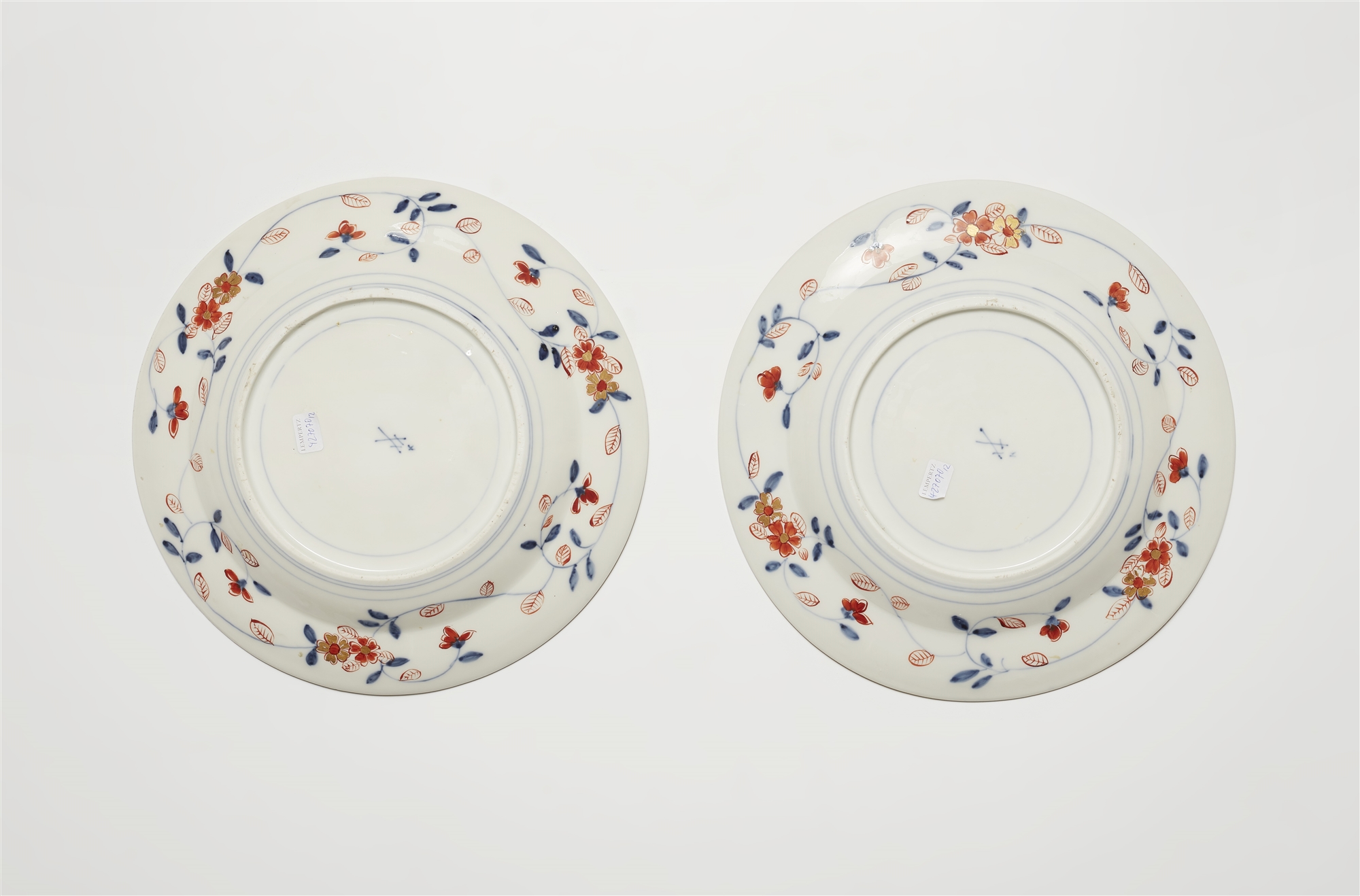 A pair of Meissen porcelain plates with rare Imari decor - Image 2 of 2