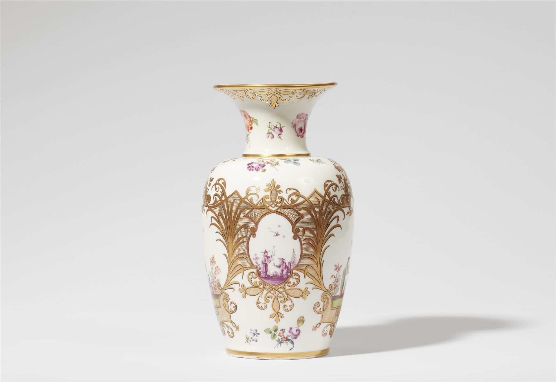 Augustus Rex-Vase mit späten Hoeroldt-Chinoiserien - Bild 2 aus 5