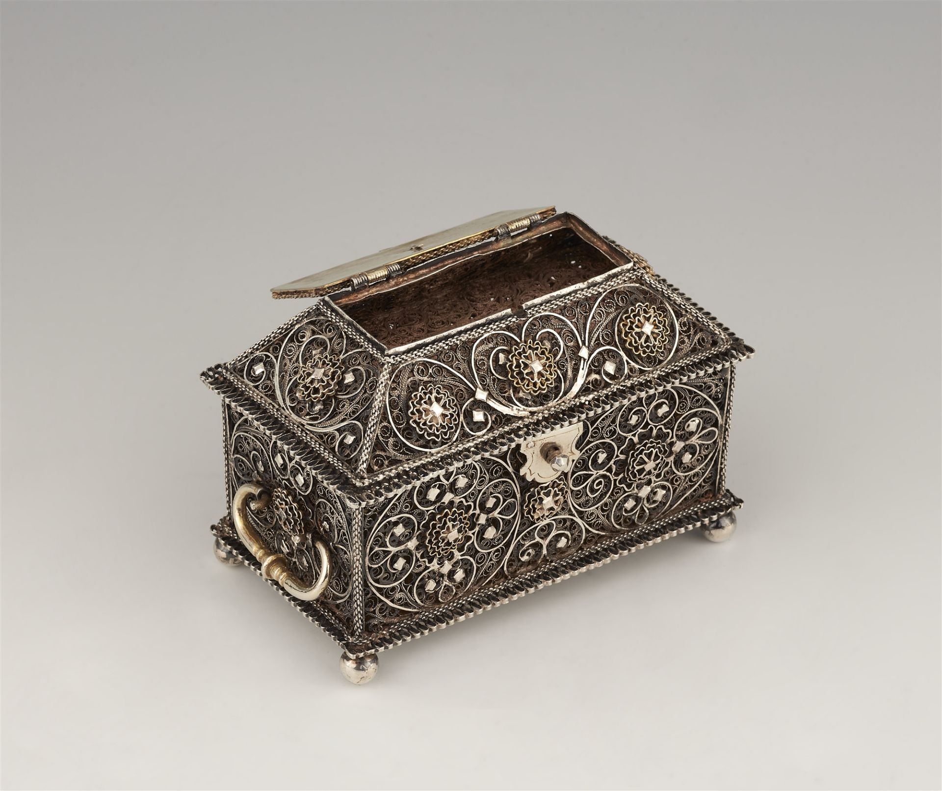 A parcel gilt silver filigree box - Image 2 of 2